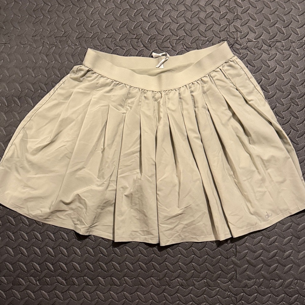 ALO Yoga Beige Pleated Circle Skort